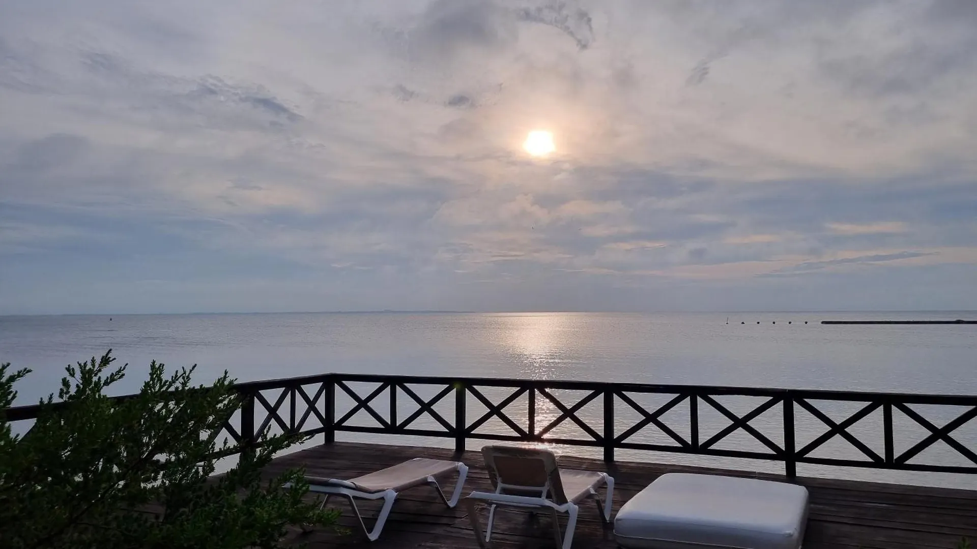 On The Beach - Seaside Sunset Haven Cancun Apartment